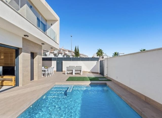 Chalet de 3 habitaciones en San Miguel de Salinas en venta con piscina - 355.000 € (Ref: 9006249)