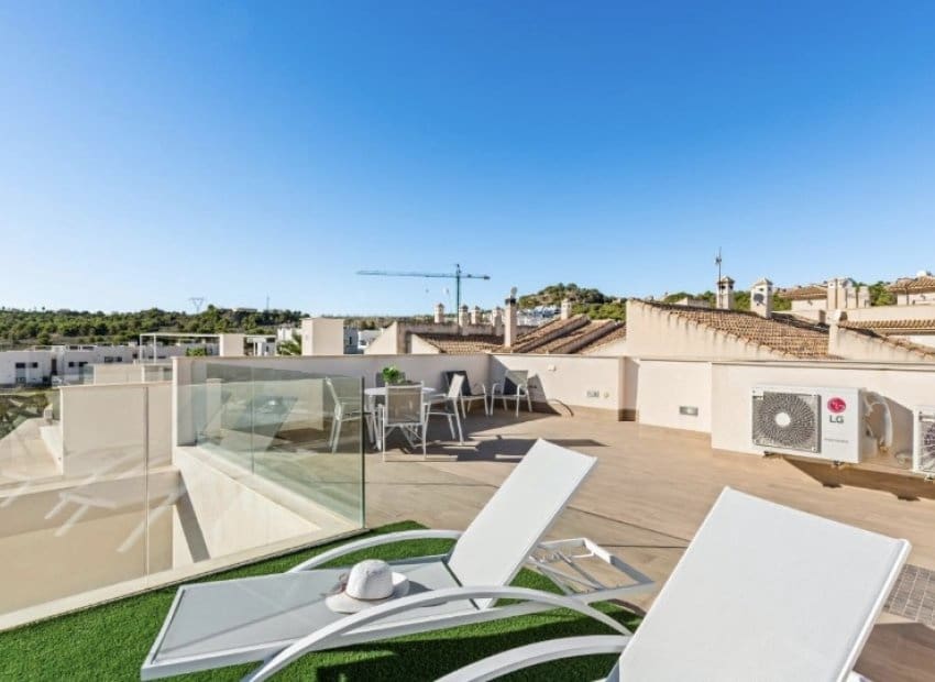 Chalet de 3 habitaciones en San Miguel de Salinas en venta con piscina - 355.000 € (Ref: 9006249)