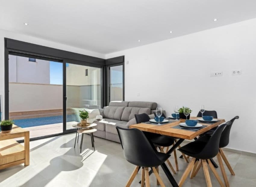 Chalet de 3 habitaciones en San Miguel de Salinas en venta con piscina - 355.000 € (Ref: 9006249)