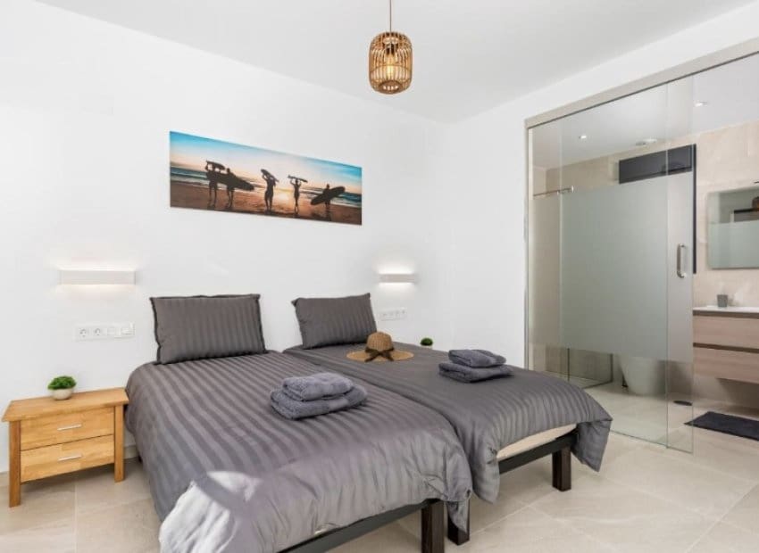 Chalet de 3 habitaciones en San Miguel de Salinas en venta con piscina - 355.000 € (Ref: 9006249)