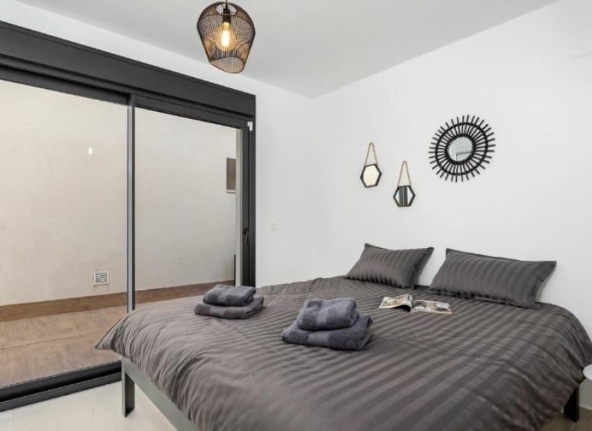 Chalet de 3 habitaciones en San Miguel de Salinas en venta con piscina - 355.000 € (Ref: 9006249)