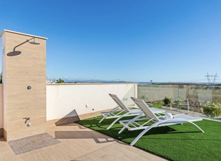 Chalet de 3 habitaciones en San Miguel de Salinas en venta con piscina - 355.000 € (Ref: 9006249)