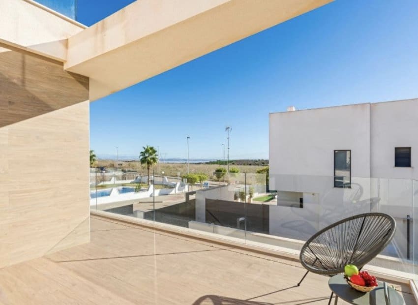 Chalet de 3 habitaciones en San Miguel de Salinas en venta con piscina - 355.000 € (Ref: 9006249)