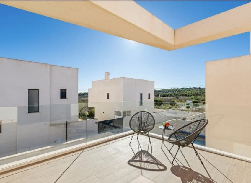 Chalet de 3 habitaciones en San Miguel de Salinas en venta con piscina - 355.000 € (Ref: 9006249)