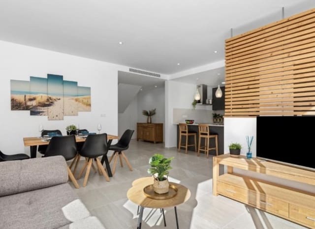 Chalet de 3 habitaciones en San Miguel de Salinas en venta con piscina - 355.000 € (Ref: 9006249)