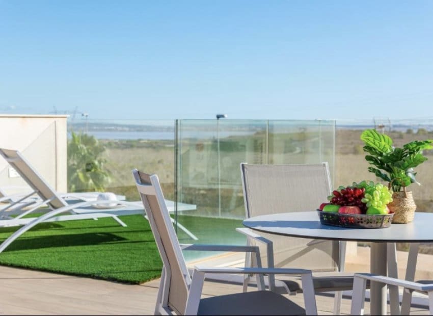 Chalet de 3 habitaciones en San Miguel de Salinas en venta con piscina - 355.000 € (Ref: 9006249)