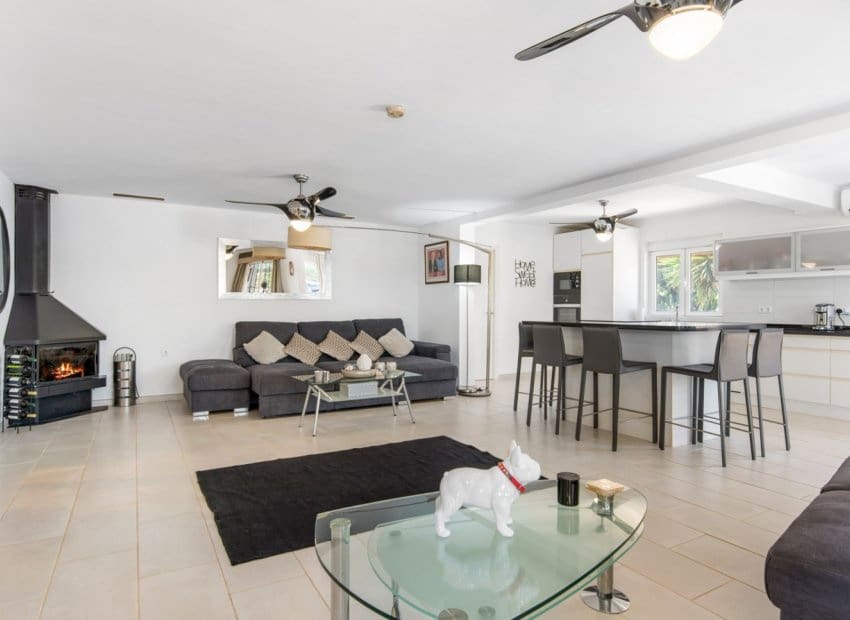 4 soveværelse Finca/Landehus til salg i Catral med swimmingpool - € 565.000 (Ref: 9061768)