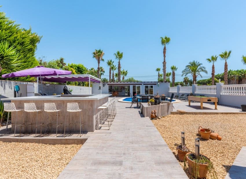 4 soveværelse Finca/Landehus til salg i Catral med swimmingpool - € 565.000 (Ref: 9061768)