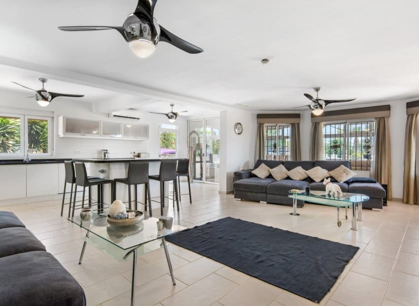 4 soveværelse Finca/Landehus til salg i Catral med swimmingpool - € 565.000 (Ref: 9061768)