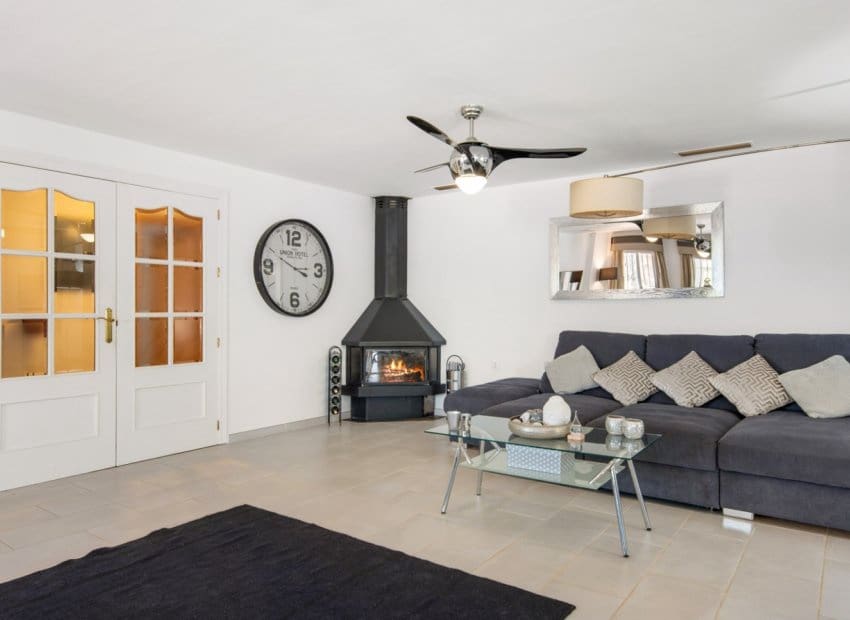 4 soveværelse Finca/Landehus til salg i Catral med swimmingpool - € 565.000 (Ref: 9061768)