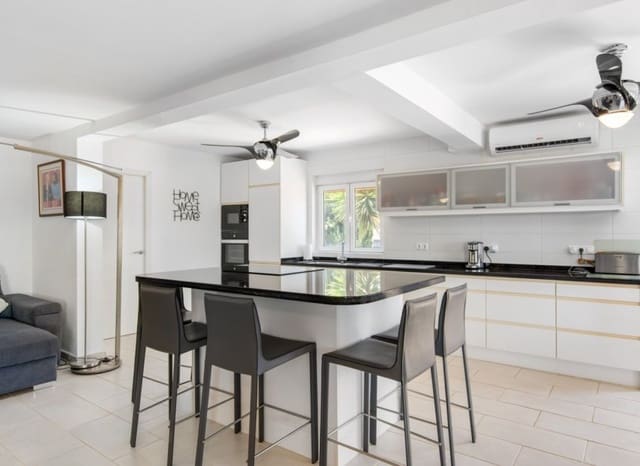 4 soveværelse Finca/Landehus til salg i Catral med swimmingpool - € 565.000 (Ref: 9061768)