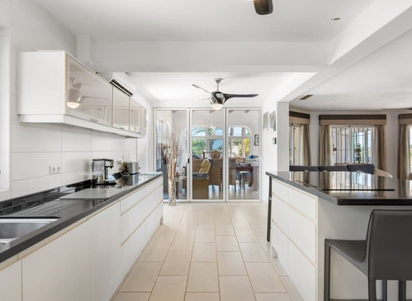 4 soveværelse Finca/Landehus til salg i Catral med swimmingpool - € 565.000 (Ref: 9061768)