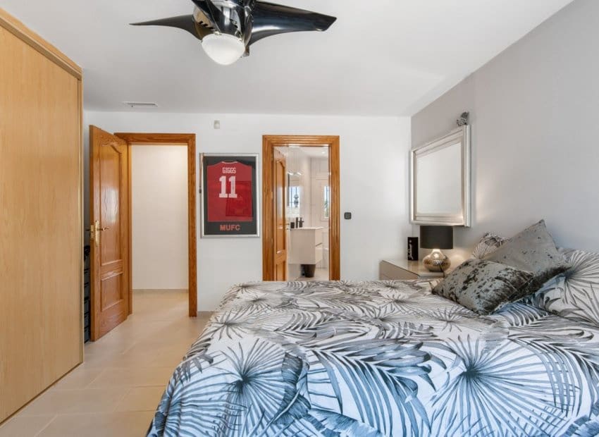 4 soveværelse Finca/Landehus til salg i Catral med swimmingpool - € 565.000 (Ref: 9061768)