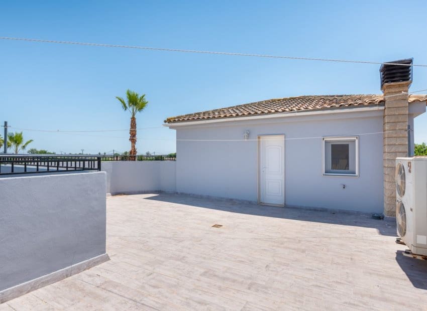 4 soveværelse Finca/Landehus til salg i Catral med swimmingpool - € 565.000 (Ref: 9061768)