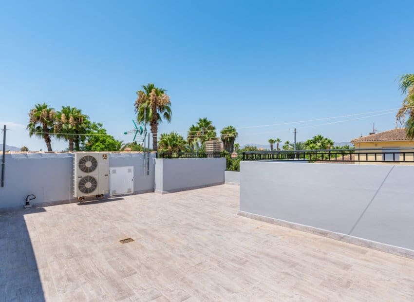 4 soveværelse Finca/Landehus til salg i Catral med swimmingpool - € 565.000 (Ref: 9061768)