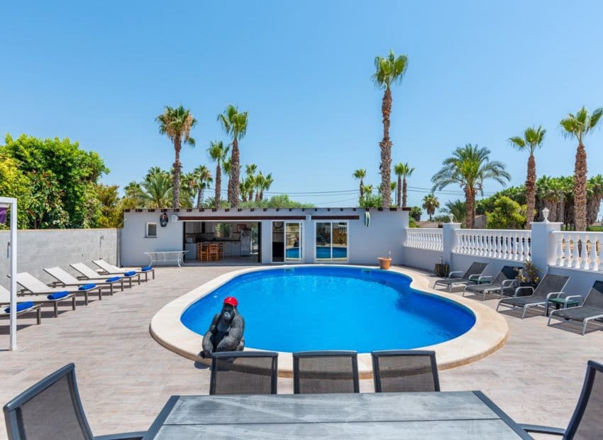 4 soveværelse Finca/Landehus til salg i Catral med swimmingpool - € 565.000 (Ref: 9061768)