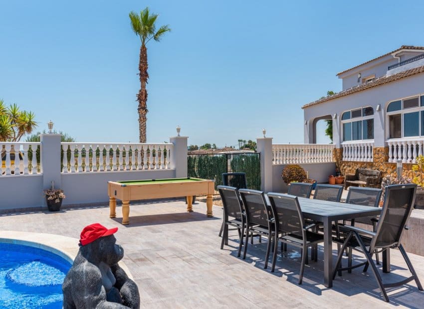 4 soveværelse Finca/Landehus til salg i Catral med swimmingpool - € 565.000 (Ref: 9061768)