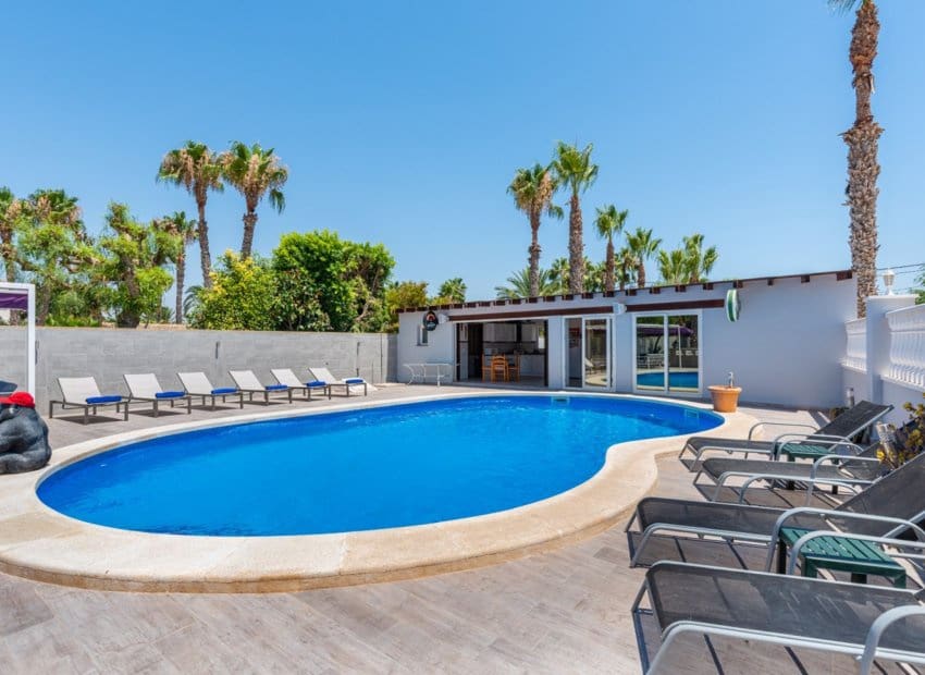 4 soveværelse Finca/Landehus til salg i Catral med swimmingpool - € 565.000 (Ref: 9061768)