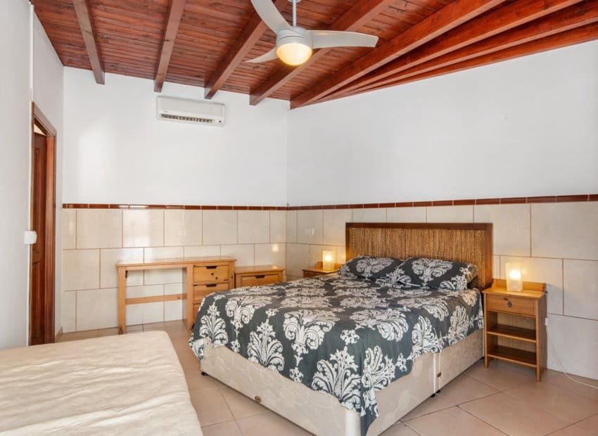 4 soveværelse Finca/Landehus til salg i Catral med swimmingpool - € 565.000 (Ref: 9061768)