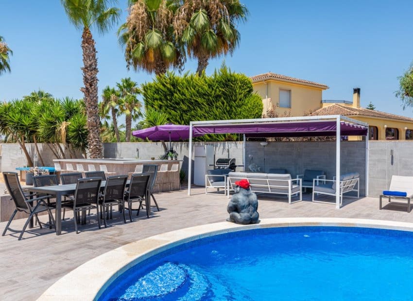 4 soveværelse Finca/Landehus til salg i Catral med swimmingpool - € 565.000 (Ref: 9061768)