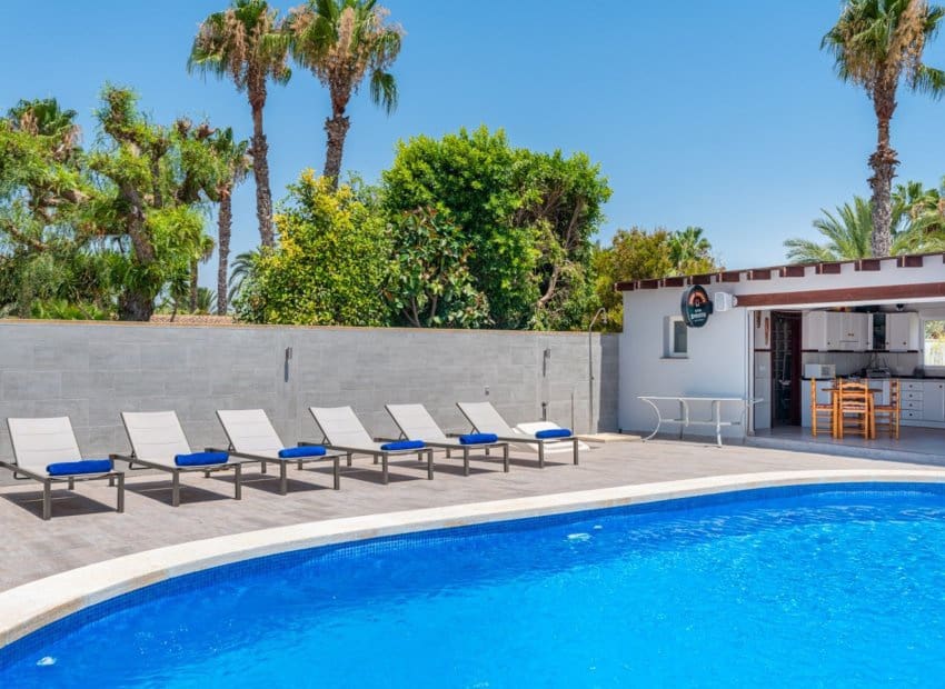 4 soveværelse Finca/Landehus til salg i Catral med swimmingpool - € 565.000 (Ref: 9061768)