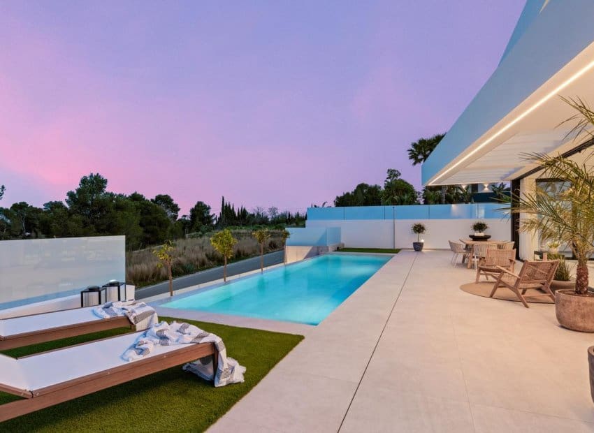 Chalet de 4 habitaciones en Polop en venta con piscina - 725.000 € (Ref: 9061777)