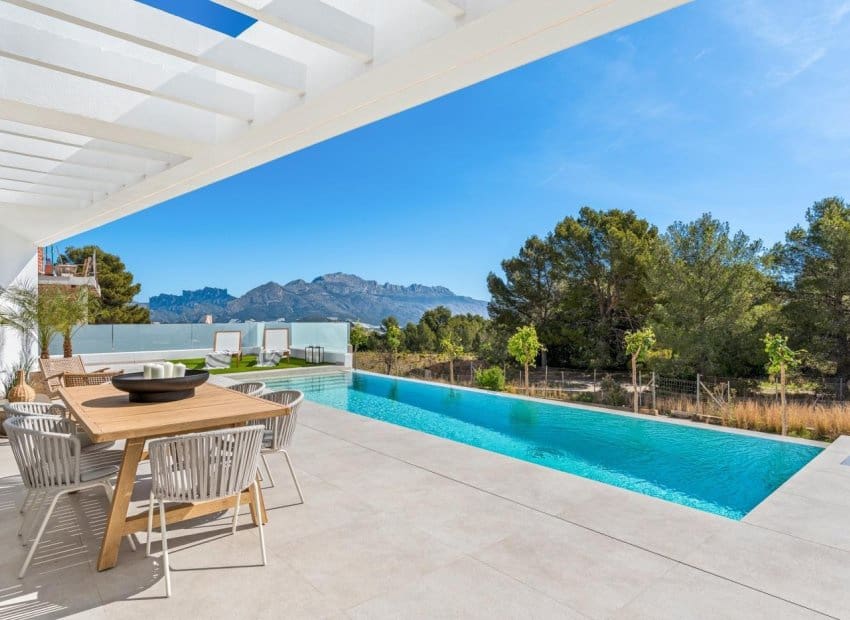 Chalet de 4 habitaciones en Polop en venta con piscina - 725.000 € (Ref: 9061777)