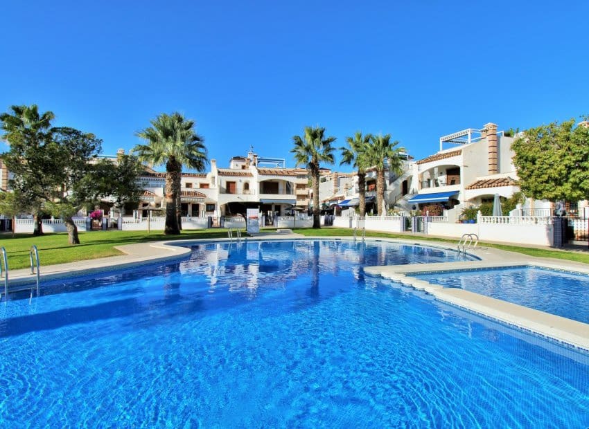 2 bedroom Apartment for sale in Playa Flamenca with pool - € 165,000 (Ref: 9086516)