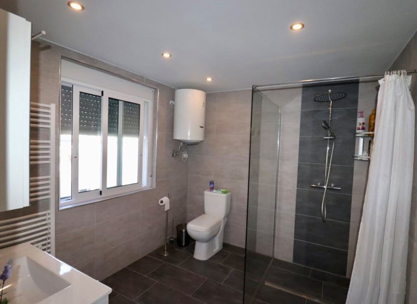 3 sovrum Semi-fristående Villa till salu i La Marquesa med pool - 285 000 € (Ref: 9101568)