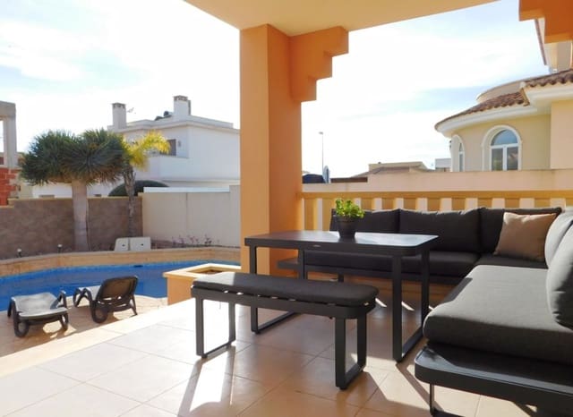 Chalet de 4 habitaciones en Ciudad Quesada, Rojales en venta con piscina - 520.000 € (Ref: 9127141)