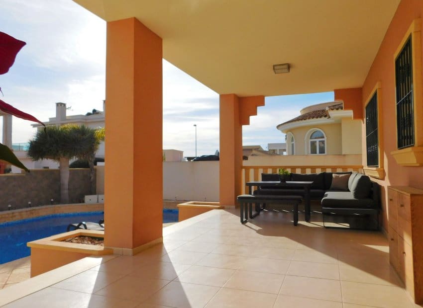 Chalet de 4 habitaciones en Ciudad Quesada en venta con piscina - 520.000 € (Ref: 9127141)