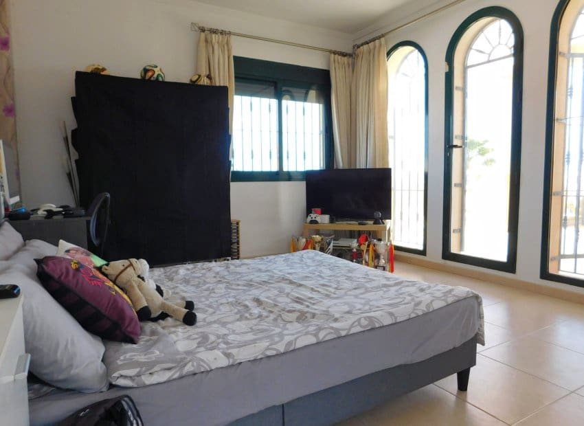 Chalet de 4 habitaciones en Ciudad Quesada en venta con piscina - 520.000 € (Ref: 9127141)