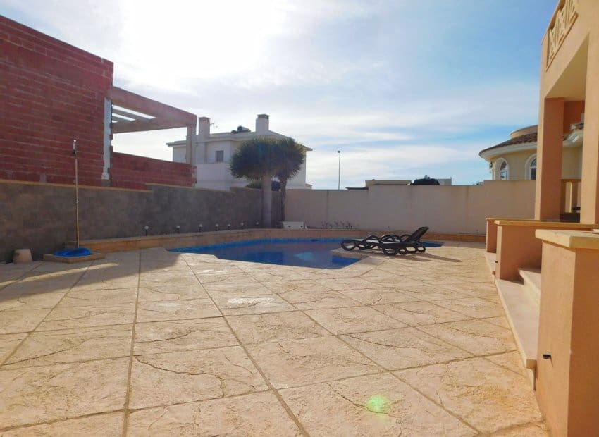 Chalet de 4 habitaciones en Ciudad Quesada en venta con piscina - 520.000 € (Ref: 9127141)
