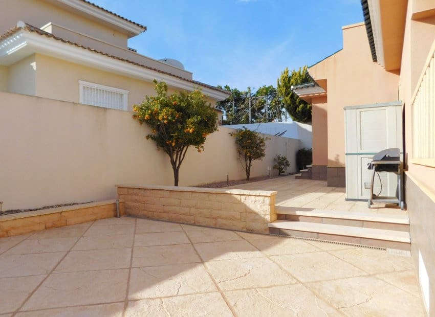 Chalet de 4 habitaciones en Ciudad Quesada en venta con piscina - 520.000 € (Ref: 9127141)