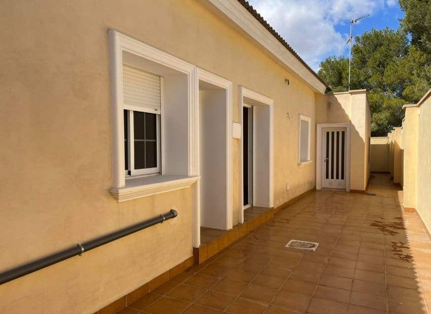 4 bedroom Villa for sale in Villamartin with pool - € 510,000 (Ref: 9131479)