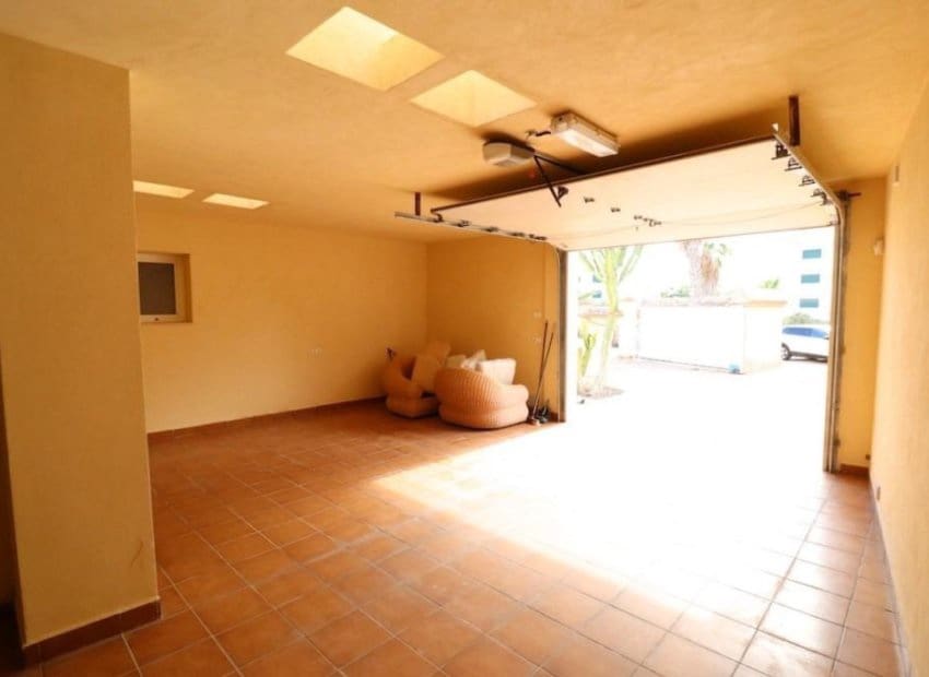 4 bedroom Villa for sale in Villamartin with pool - € 510,000 (Ref: 9131479)