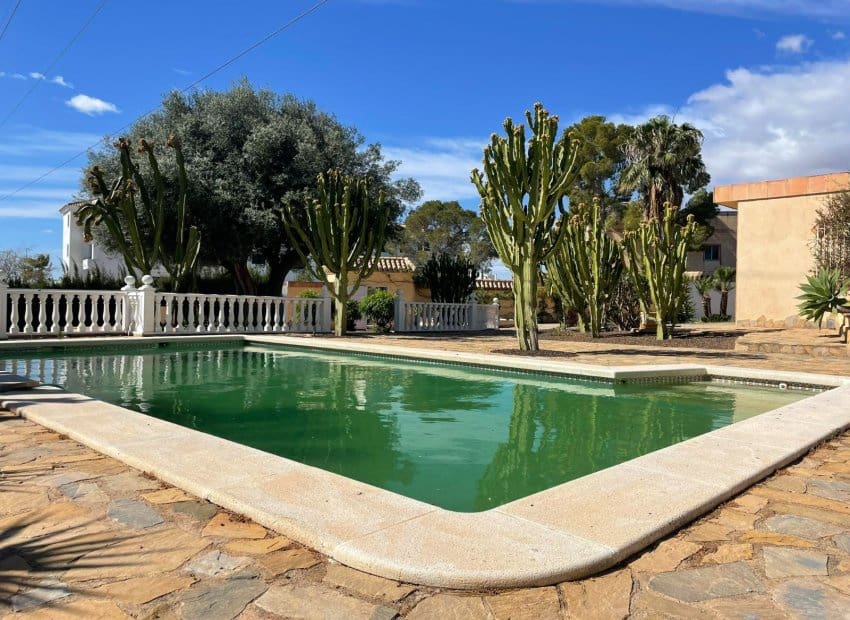 4 bedroom Villa for sale in Villamartin with pool - € 510,000 (Ref: 9131479)