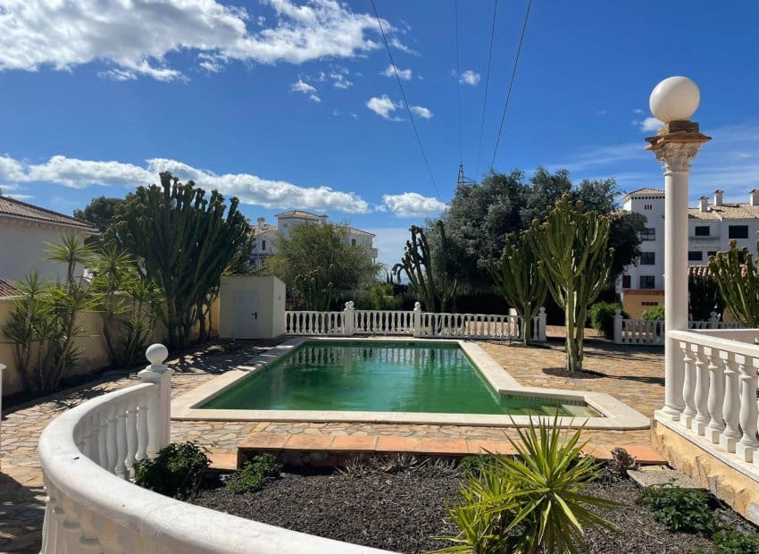 4 bedroom Villa for sale in Villamartin with pool - € 510,000 (Ref: 9131479)