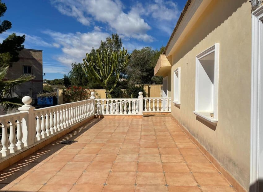 4 bedroom Villa for sale in Villamartin with pool - € 510,000 (Ref: 9131479)