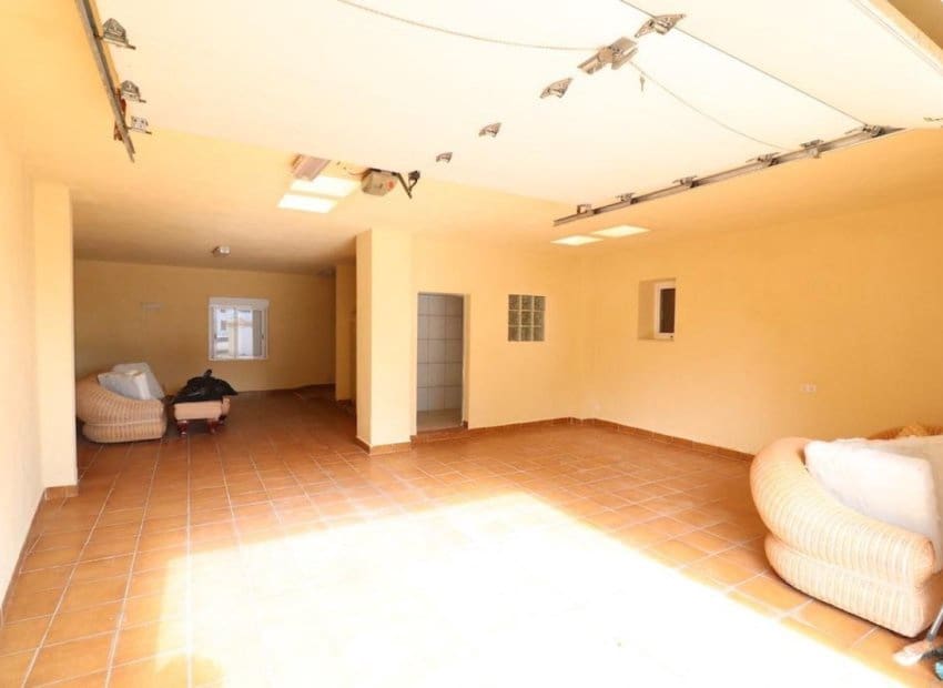 4 bedroom Villa for sale in Villamartin with pool - € 510,000 (Ref: 9131479)