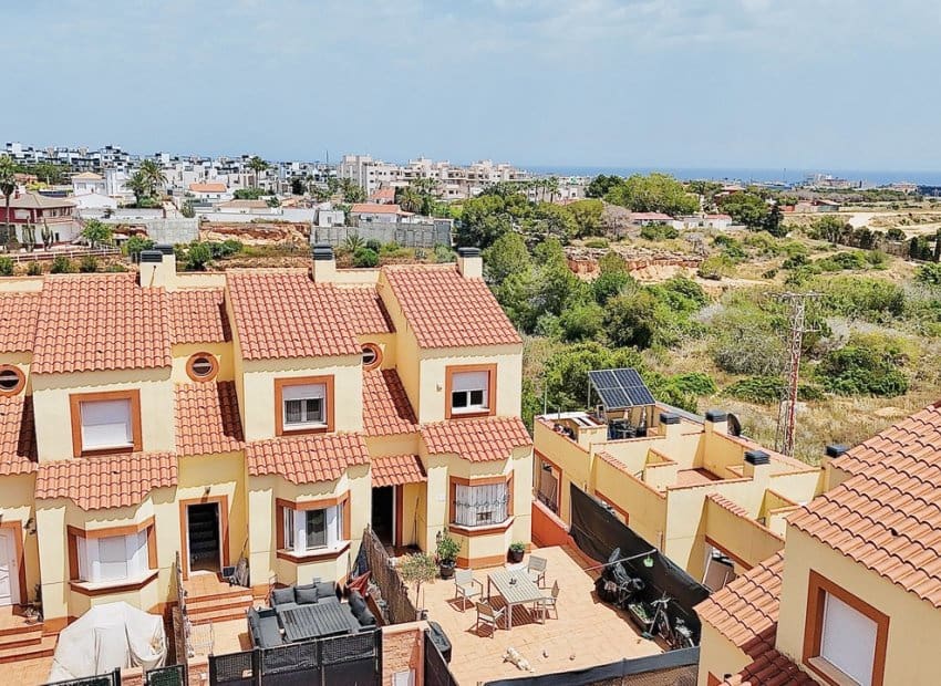 3 soverom Hus til salgs i Orihuela Costa med svømmebasseng - € 234 000 (Ref: 9131750)
