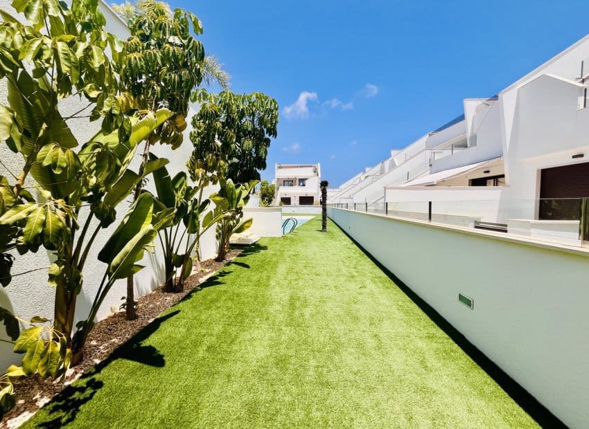 2 bedroom Apartment for sale in Pilar de la Horadada with pool - € 224,000 (Ref: 9131761)