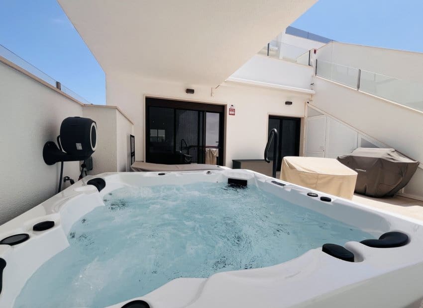 2 bedroom Apartment for sale in Pilar de la Horadada with pool - € 224,000 (Ref: 9131761)