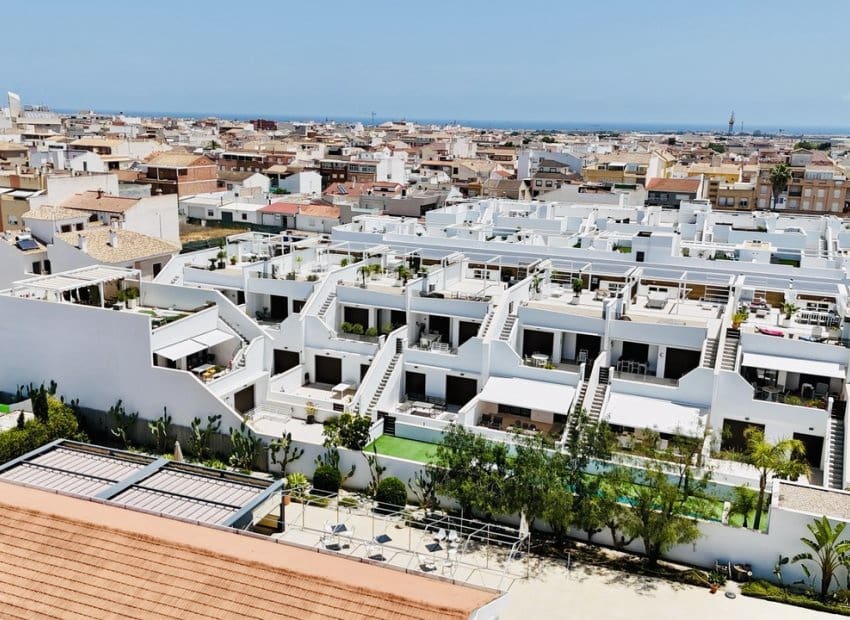 2 bedroom Apartment for sale in Pilar de la Horadada with pool - € 224,000 (Ref: 9131761)