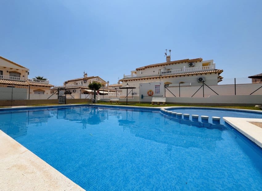 3 quarto Casa em Banda para venda em Playa Flamenca com piscina - 288 000 € (Ref: 9131763)