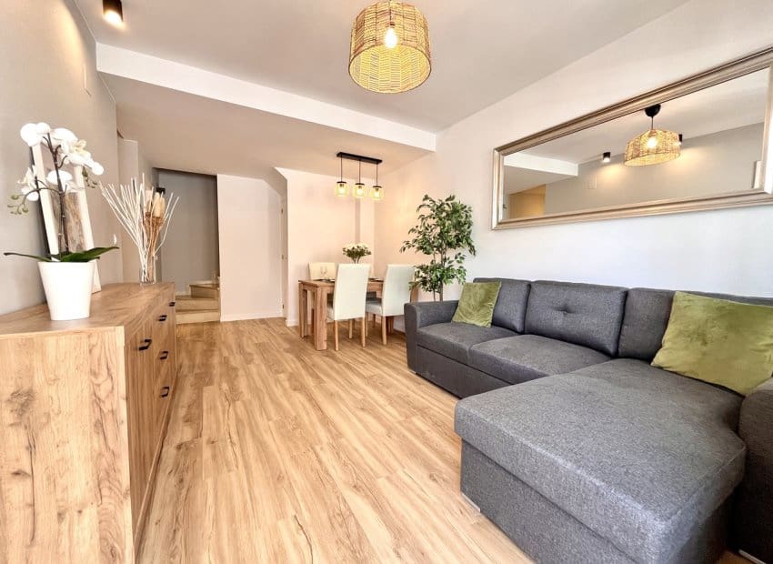 3 quarto Casa em Banda para venda em Playa Flamenca com piscina - 288 000 € (Ref: 9131763)