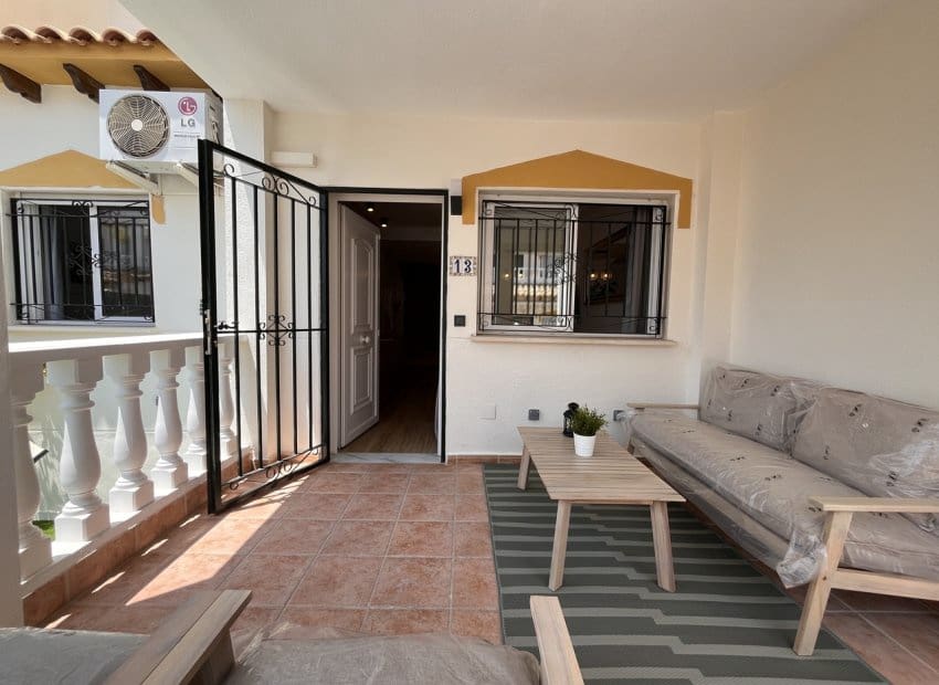 3 quarto Casa em Banda para venda em Playa Flamenca com piscina - 288 000 € (Ref: 9131763)