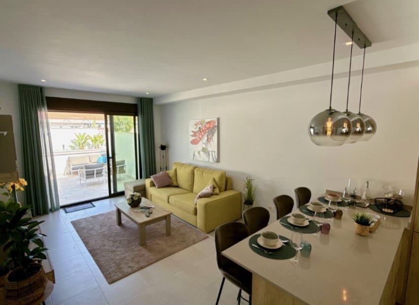 Apartamento de 2 habitaciones en Pilar de la Horadada en venta con piscina - 249.900 € (Ref: 9131767)