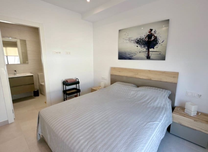 Apartamento de 2 habitaciones en Pilar de la Horadada en venta con piscina - 249.900 € (Ref: 9131767)