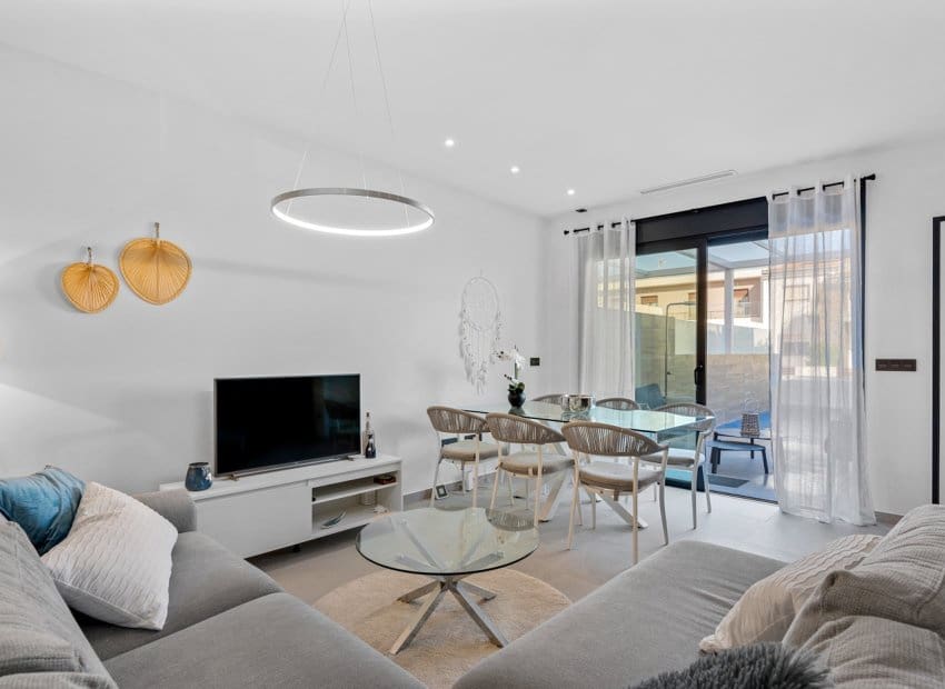 4 makuuhuone Huvila myytävänä paikassa Ciudad Quesada mukana uima-altaan - 369 000 € (Ref: 9131771)